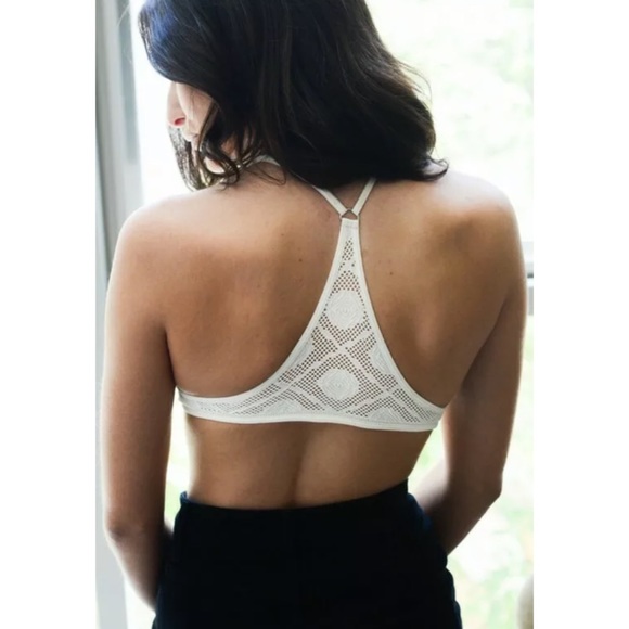 White Seamless Cut Out Embossed Y Bralette - Picture 4 of 4